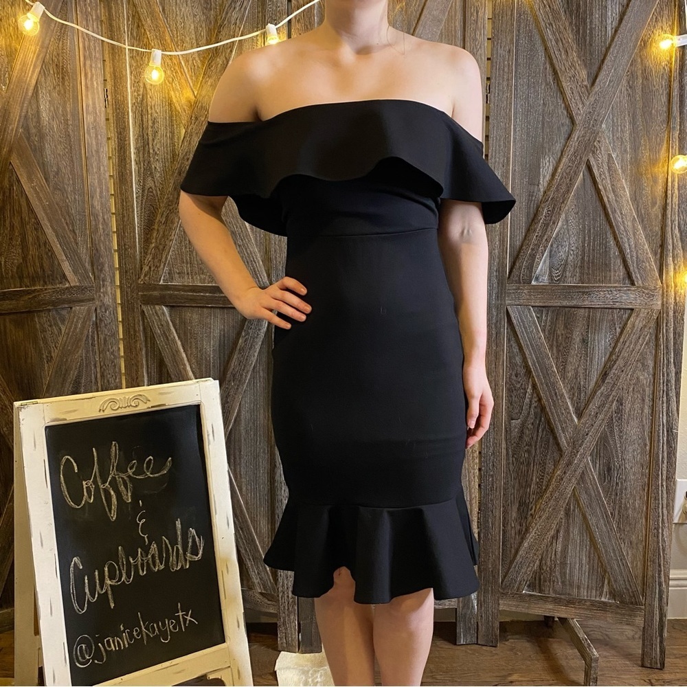 𝅺NWOT Lulus Black Dress MEDIUM